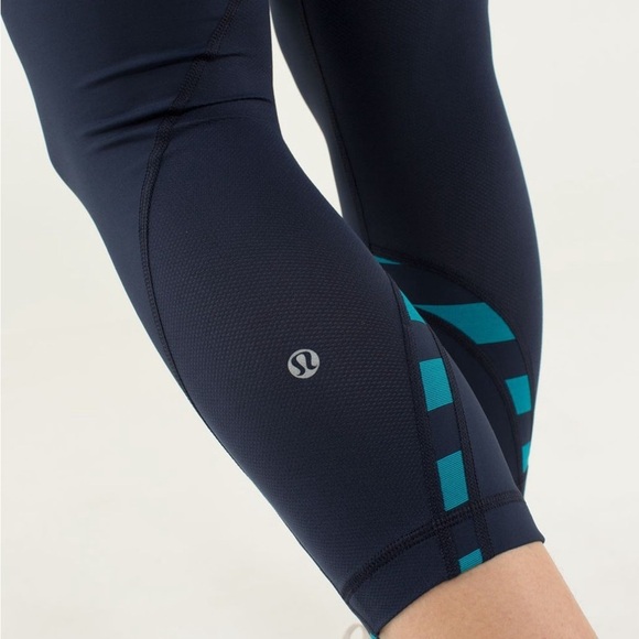 Lululemon Run: Inspire Crop II Leggings Inkwell/Quilt Size 2 - Picture 12 of 12